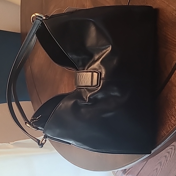 New Coach Carlyle Shoulder Bag in Black Smooth Leather - Picture 3 of 4